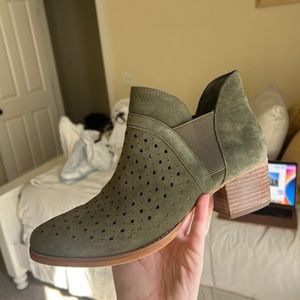 Earth Women’s Karen Brown Suede Wedge SIZE 10 HARDLY WORN